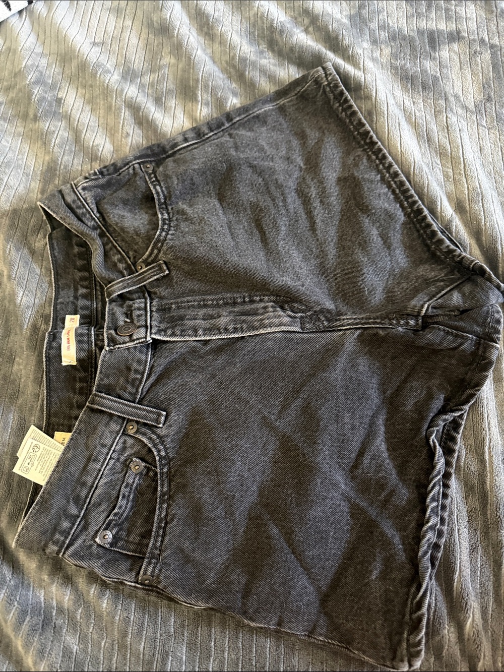 Levi's Women’s 80’s Mom Shorts Black High-Rise | Size 28 - Picture 6 of 8